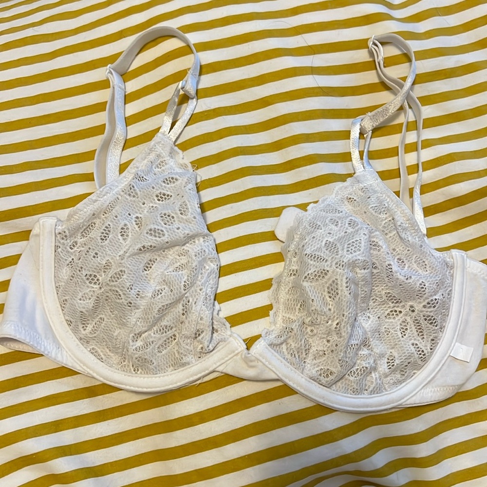 Victoria’s Secret White Unlined Lace Wired Bra